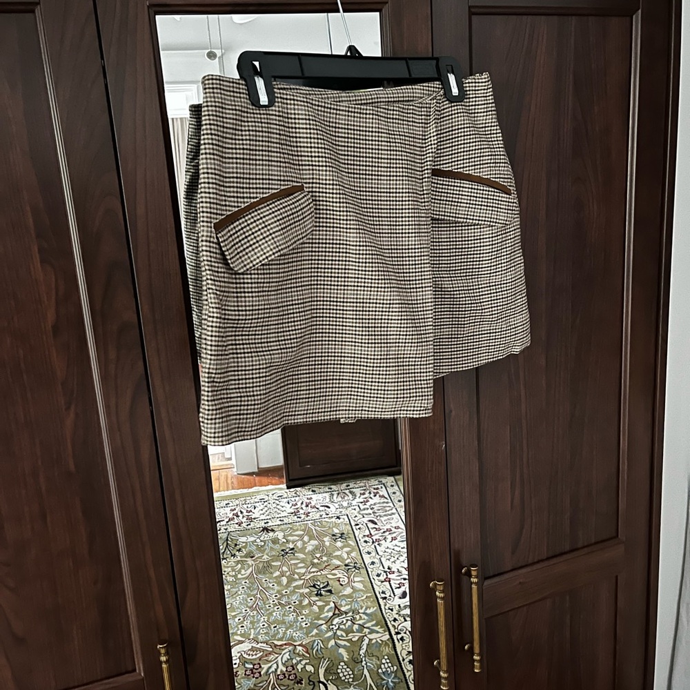 Stylish Houndstooth Skort